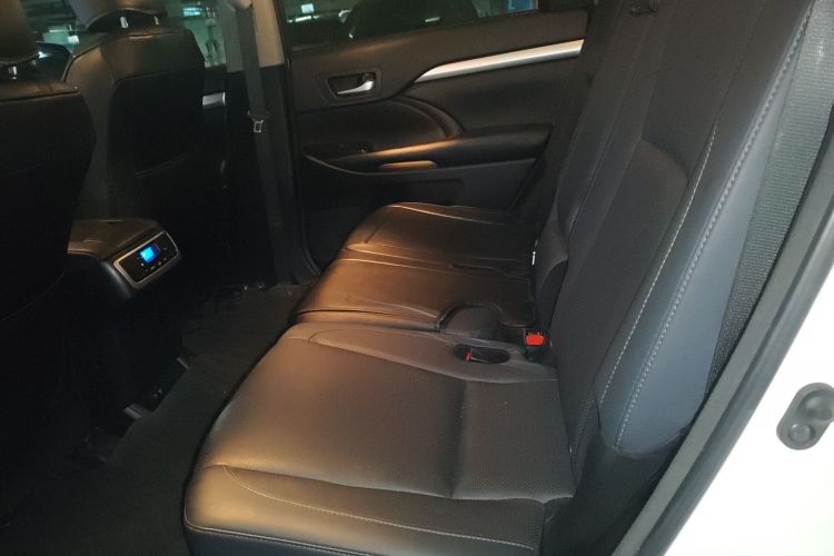 Used Toyota Highlander 2018 2.0T Four-Wheel Drive Prestige Version 7 Seats China V Emission Standard