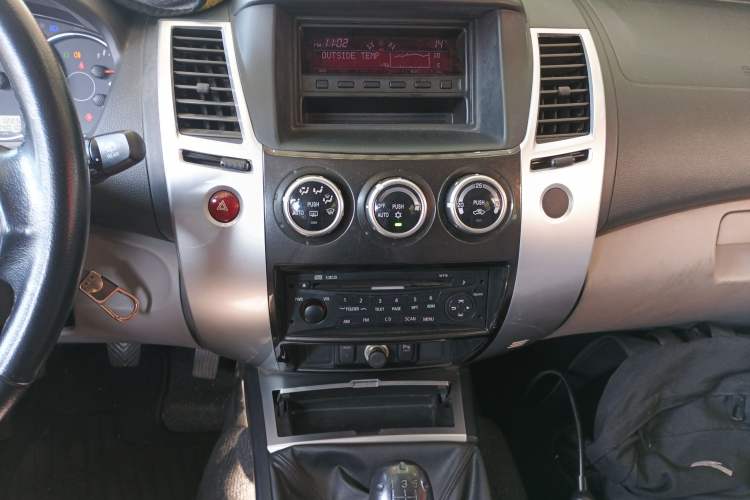 Used Mitsubishi Pajero Sport 2013 2.4L Manual Two-Wheel Drive Comfort Edition