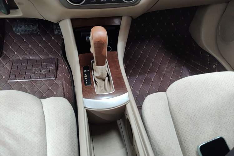 Used Nissan Sylphy 2009 1.6XE Automatic Comfort Edition Gear Lever