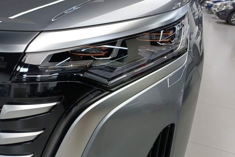 Used Denza D9 2022 DM-i 970 Four-Wheel Drive Flagship Model