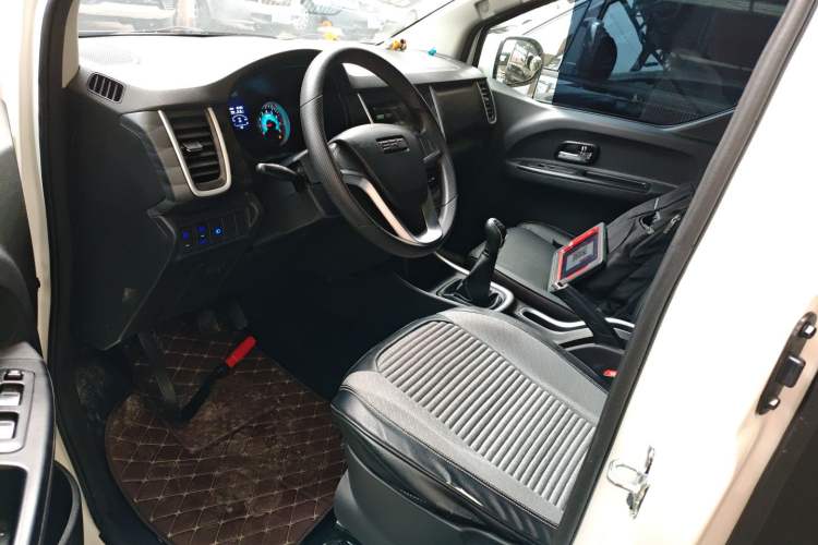 Used Jinbei Gold Hiace M Classic 2023 1.5L Travel Lion Passenger Vehicle 5/6/7 Seats
