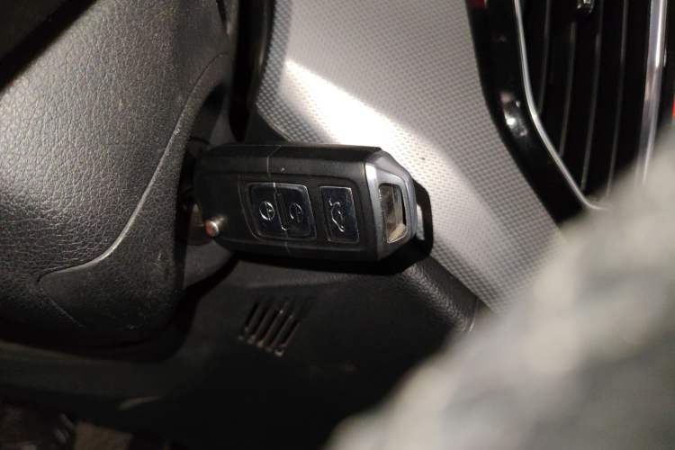 Used FAW Senya R7 2016 1.6L Manual Luxury Model
