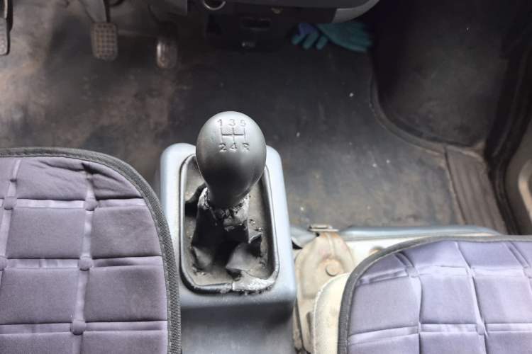 Used Wuling Zhiguang 2010 1.0L New Version Practical Short-Body L2Y Gear Lever
