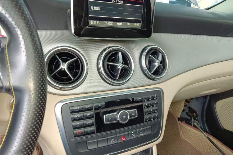 Used Mercedes-Benz GLA 2015 GLA 200 Sport Edition Audio And AC Panel