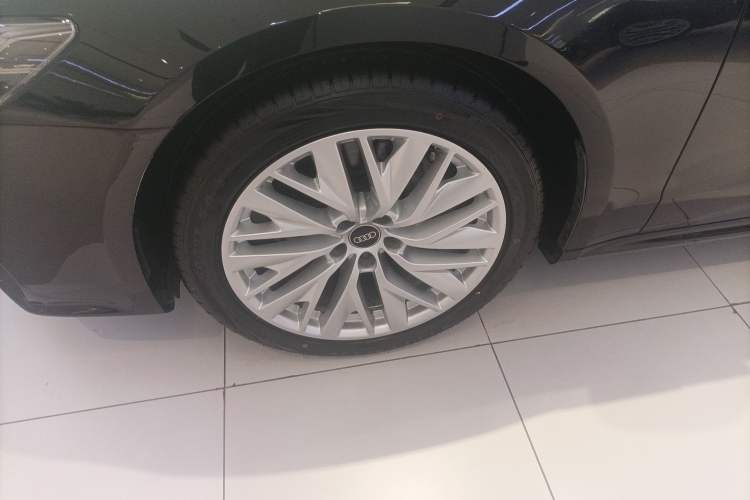 Used Audi A7L 2024 45TFSI S-line Dream-Building Edition Flow Crystal Package Left Front Wheel Hub