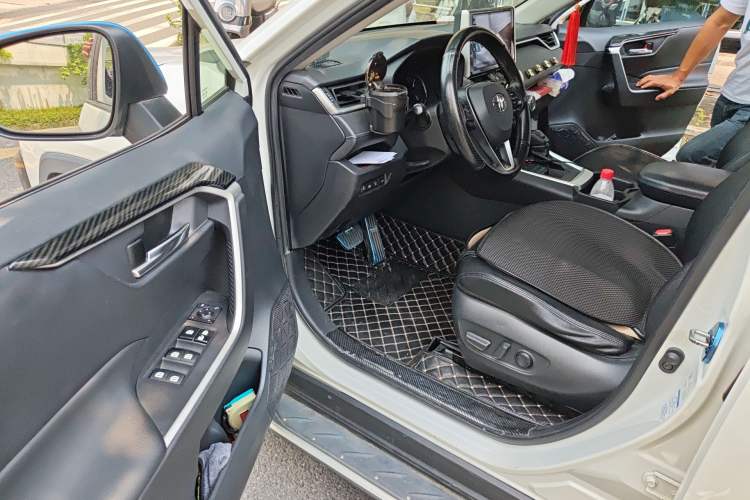 Used Toyota RAV4 2020 2.0L CVT 4x4 Trend Edition Driver Seat