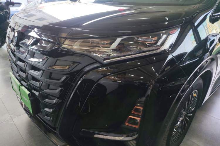 Used Denza D9 2025 DM-i Smart Drive 1020 Four-Wheel Drive Deluxe Model Left Front Headlight