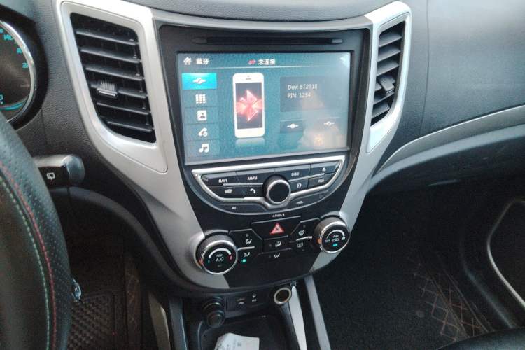 Used CHANGAN CS35 2014 1.6L Automatic Luxury Model China IV Standard
