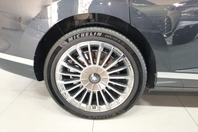 Used Hyptec HL 2025 700 Ultra Six-Seater All-Wheel-Drive LiDAR Version