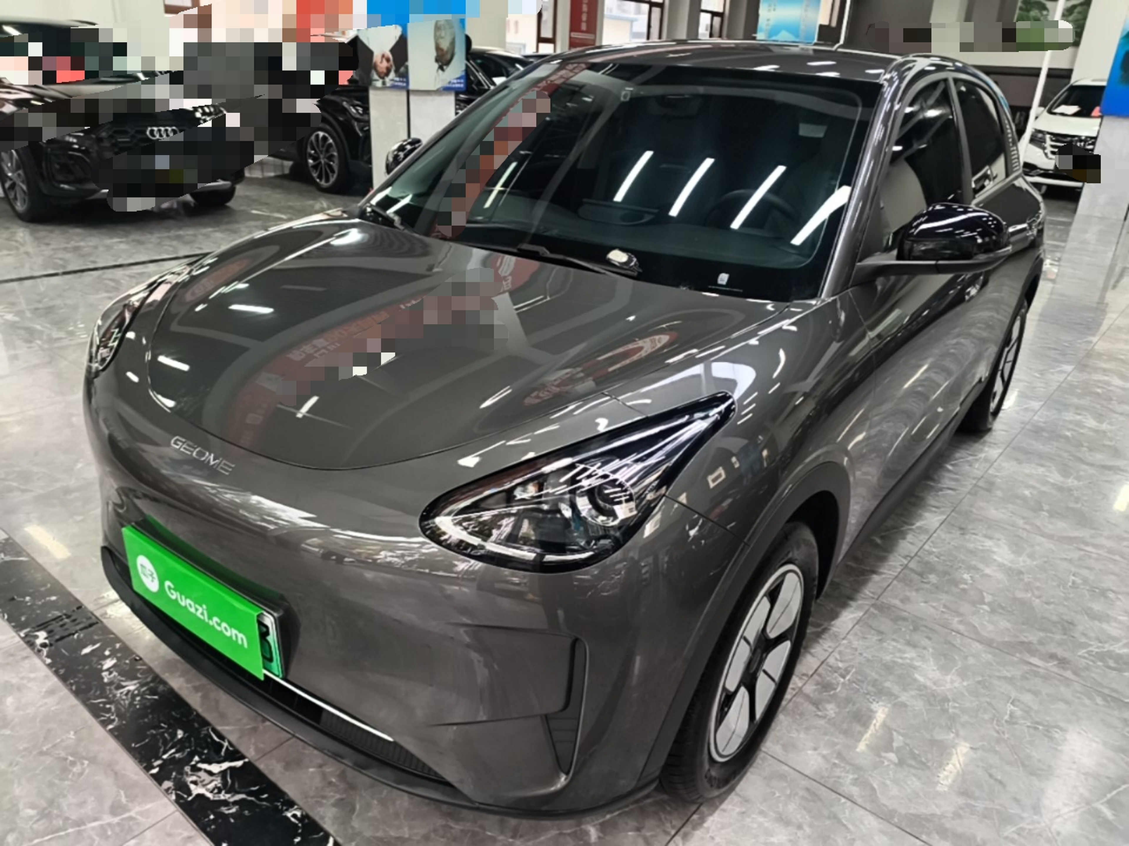 Unter der Vorderseite des Autos