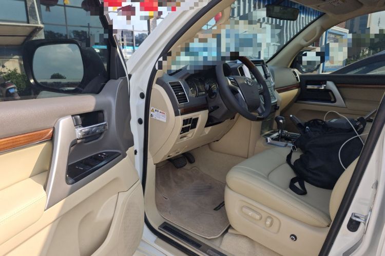 Used Toyota Land Cruiser 2015 4.6L V8 Middle East Limited Edition Driver Seat