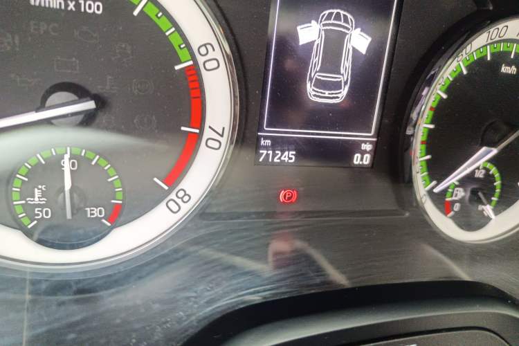 Used Skoda Kodiaq 2018 Facelifted TSI330 5-Seater Two-Wheel-Drive Luxury Enjoyment Edition Odometer Close Up