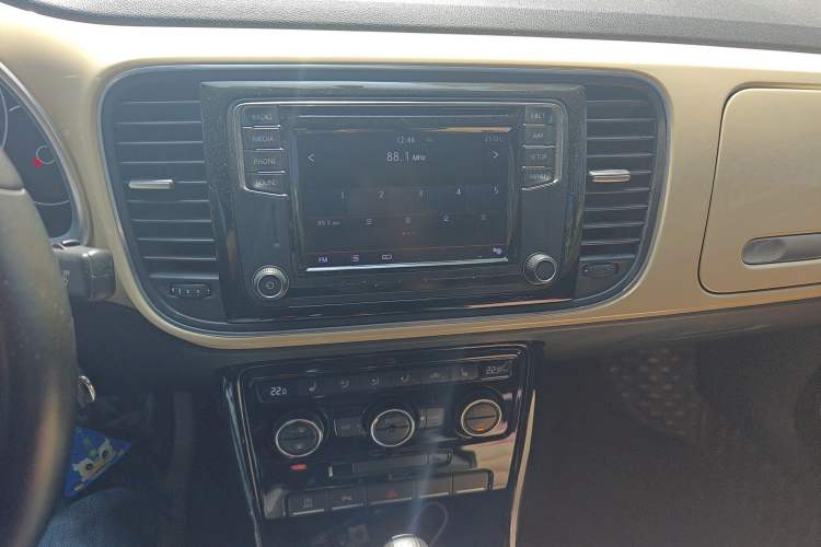 Used Volkswagen Beetle 2019 180TSI Collector's Edition Audio And AC Panel