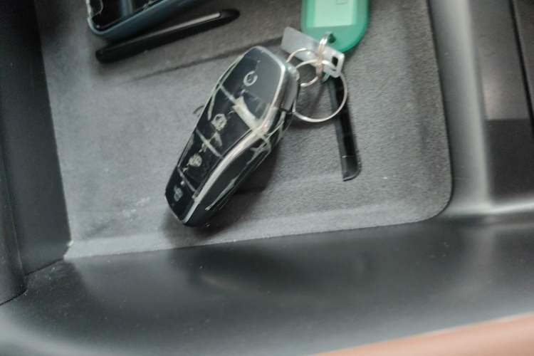 Used BYD Song L EV 2025 Intelligent Driving Version 662 km LiDAR Excellence Edition Interior 1