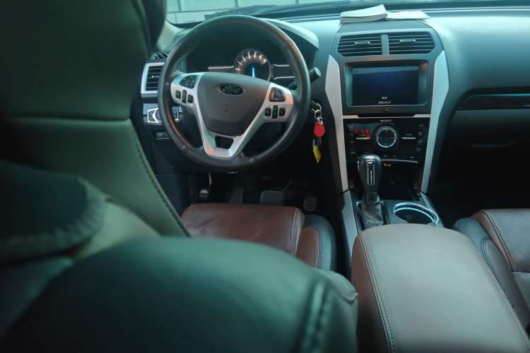 Used Ford Explorer 2013 3.5L Deluxe Model Steering Wheel