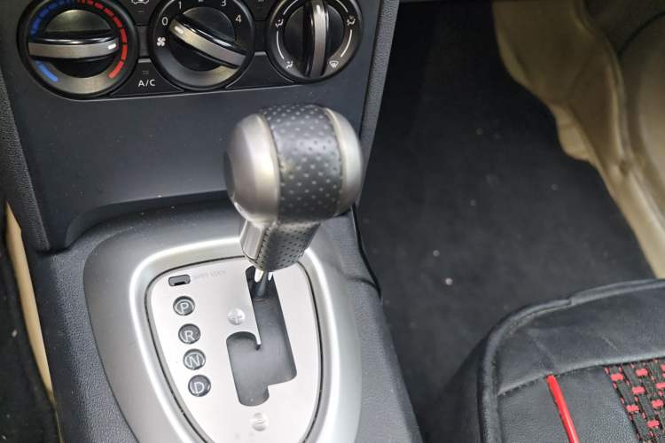 Used Nissan Qashqai 2012 2.0 XL Fire CVT 2WD Gear Lever