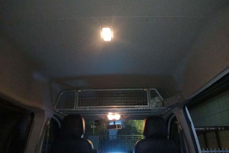 Used SAIC MAXUS Xintu V80 2025 Value Edition Aoyuntong 2.0T Manual Short Wheelbase Mid-Height 127 Ps 5/6 Seats
