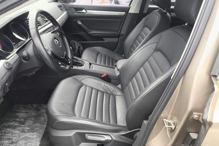 Used Volkswagen Lamando 2018 280TSI DSG Comfort Edition Left Front Seat