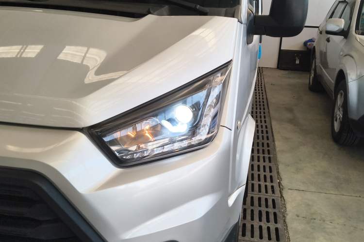 Used JMC Transit 2019 2.8T Commercial Version Short Wheelbase Mid-Roof 6-Seater China VI JX493
