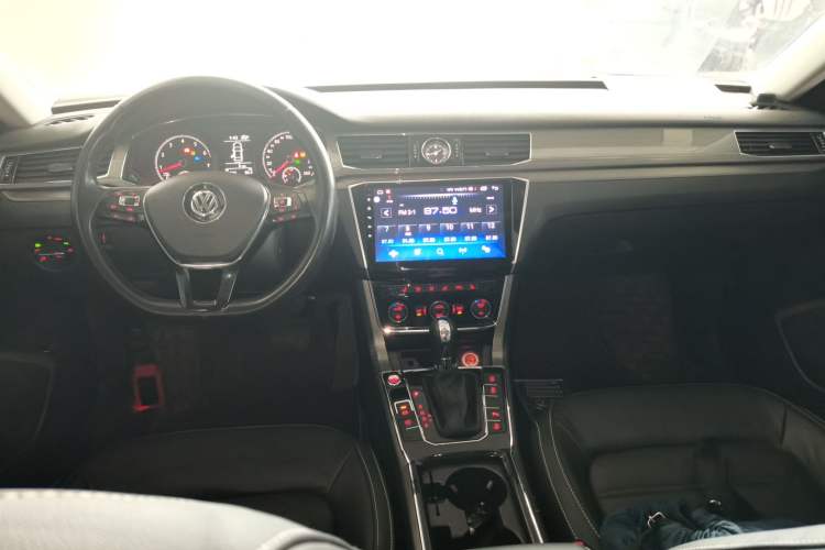 Used Volkswagen Passat 2017 330TSI DSG Luxury Edition
