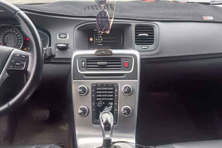 Used Volvo S60 2015 S60L 2.0T Zhiyuan Edition