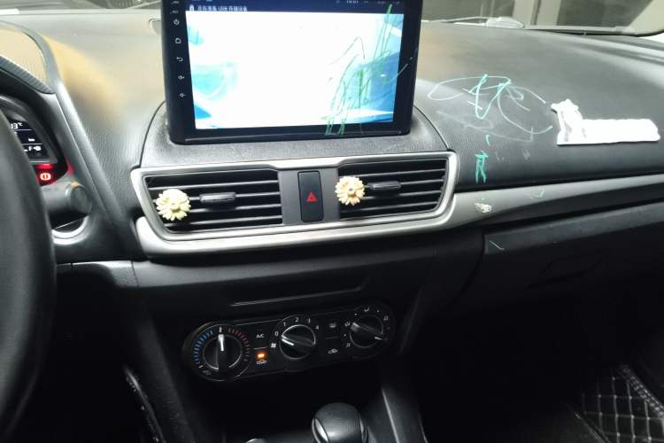 Used Mazda 3 Axela 2017 Sedan 1.5L Automatic Comfort Model Emission Standard China V Audio And AC Panel