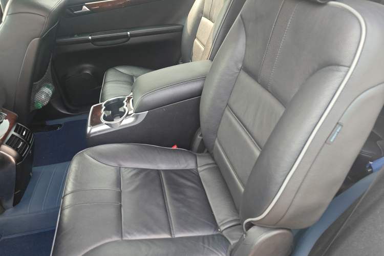 Used Mercedes-Benz R-Class 2011 R 350 L 4MATIC