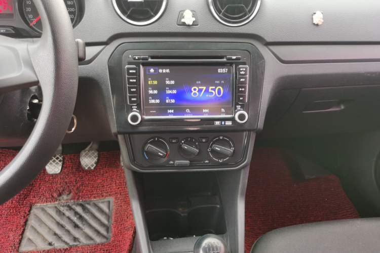 Used Volkswagen Jetta 2017 1.4L Manual Fashion Edition Audio And AC Panel