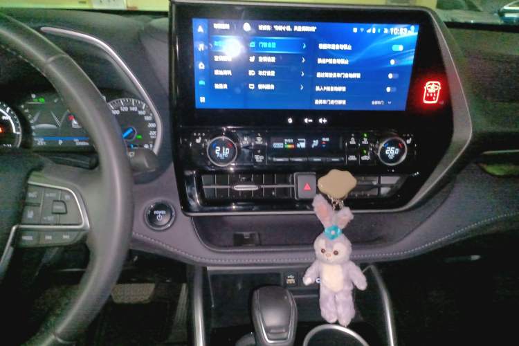 Used Toyota Highlander 2023 2.5L Smart Electric Hybrid Dual-Engine Four-Wheel Drive Prestige Version – 7 Seats Audio And AC Panel