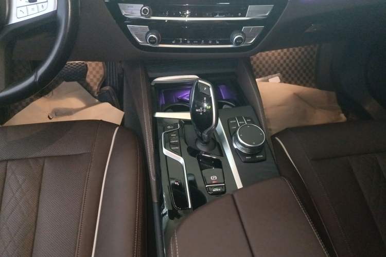 Used BMW 5 Series 2022 Second Facelift 530Li Leading Edition M Sport Package
