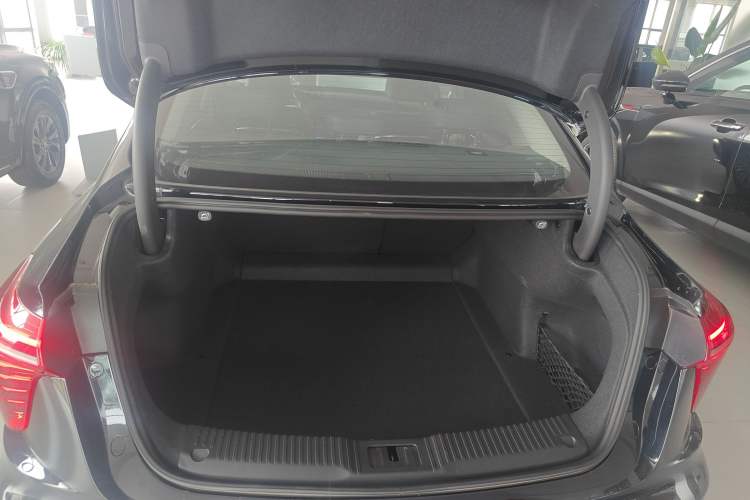 Used Hongqi H5 2023 2.0T Automatic Smart Connect Flagship Edition
