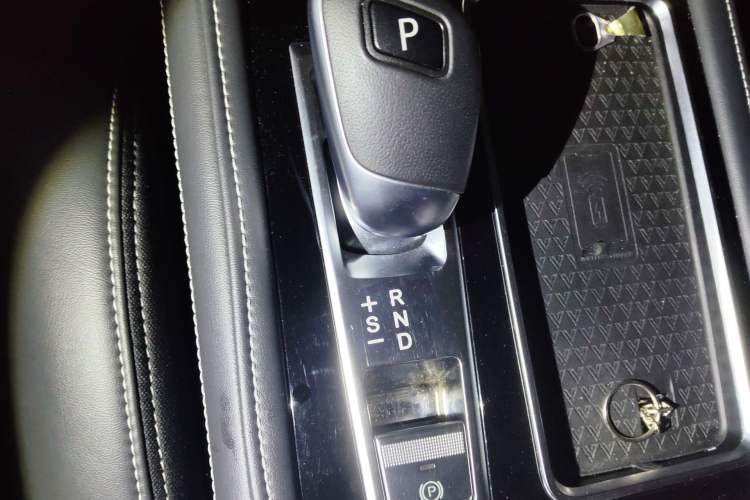 Used Venucia Star 2020 260T Automatic 48V Mild Hybrid Turbocharged Starry Edition Gear Lever