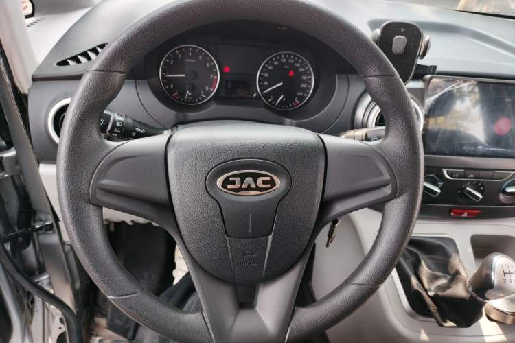 Used JAC Refine M3 2023 PLUS 1.5T 5/7-seat Classic Edition
