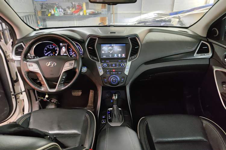 Used Hyundai Santa Fe 2017 2.4L Automatic Two-Wheel Drive Smart Version 5 Seats
