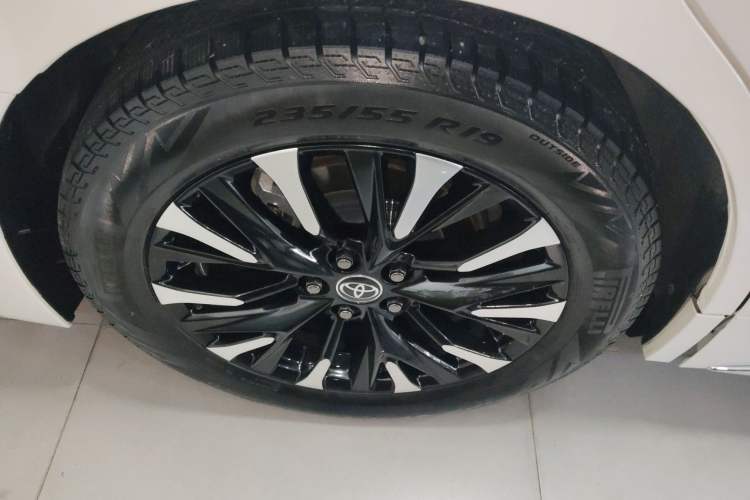 Used Toyota Alphard 2024 Dual-Engine 2.5L Deluxe Edition Exterior 8