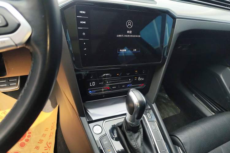 Used Volkswagen Magotan GTE Plug-in Hybrid 2022 GTE Luxury Model Audio And AC Panel