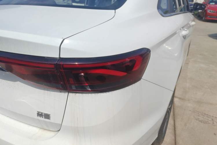 Used Geely Auto Emgrand 2026 Model 4th Generation 4 Millionth Anniversary Edition 1.5L CVT Feiyue Edition Right Rear Taillight