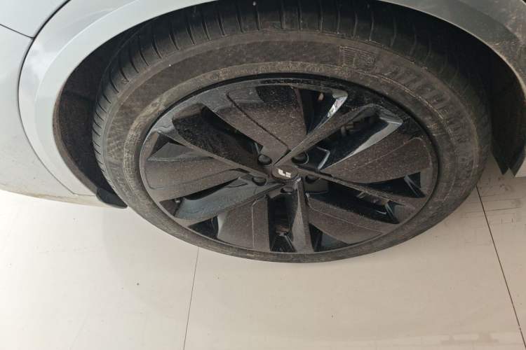 Used Li Auto L9 2022 Max model Right Rear Wheel Hub