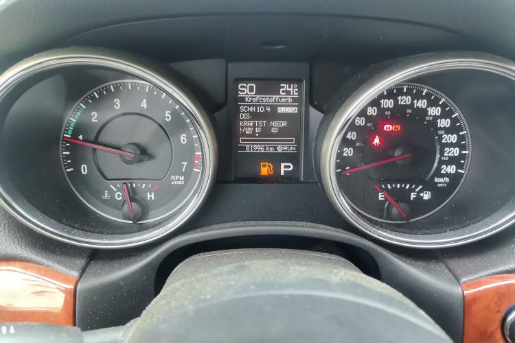 Used Jeep Grand Cherokee 2011 Revised 3.6L Luxury Navigation Edition Odometer Close Up