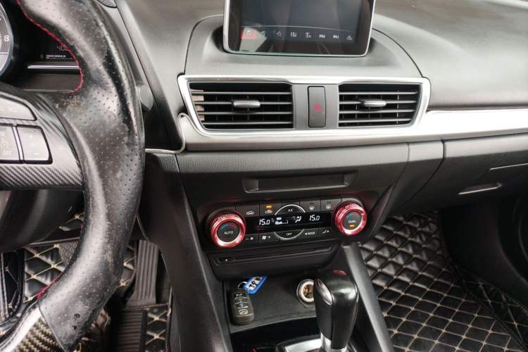 Used Mazda 3 Axela 2014 Sedan 2.0L Automatic Flagship Model