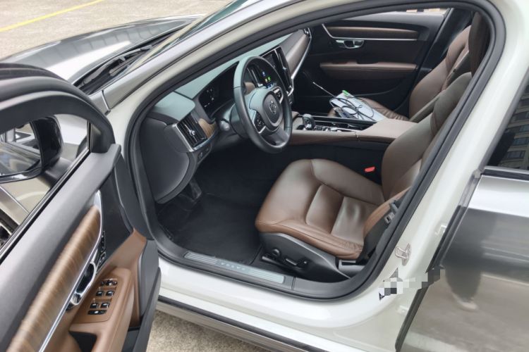 Used Volvo V90 2022 Cross Country B5 AWD Smart Range Edition
