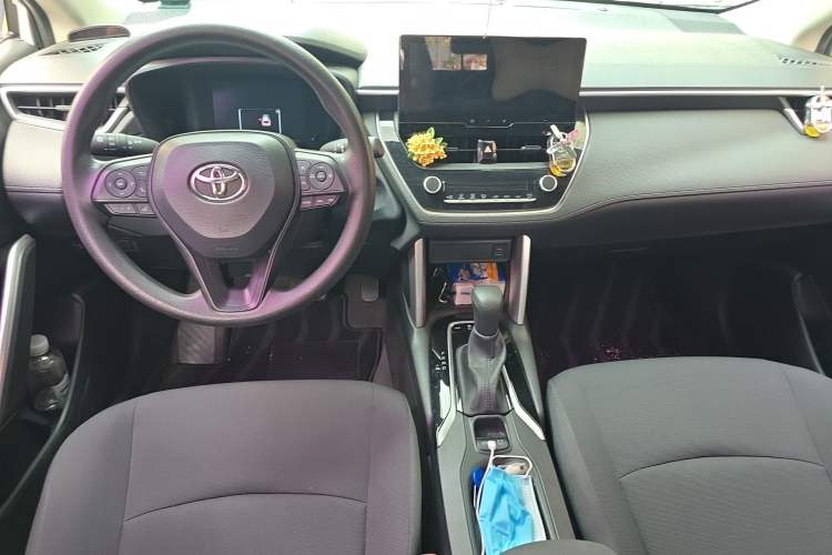 Used Toyota Corolla Cross 2023 2.0L Elite Edition Center Console