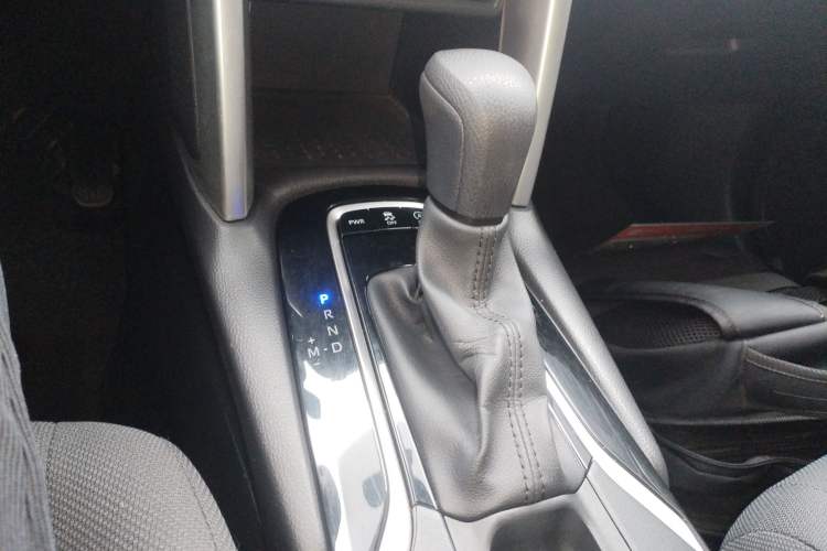 Used Toyota FRONTLANDER 2023 2.0L CVT Elite Edition Gear Lever