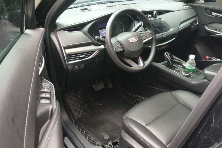 Used Cadillac XT4 2022 28T Two-Wheel-Drive Luxury Version