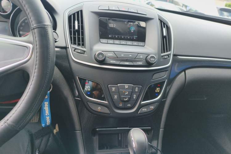 Used Buick Regal 2015 1.6T Leading Technology Model Audio And AC Panel