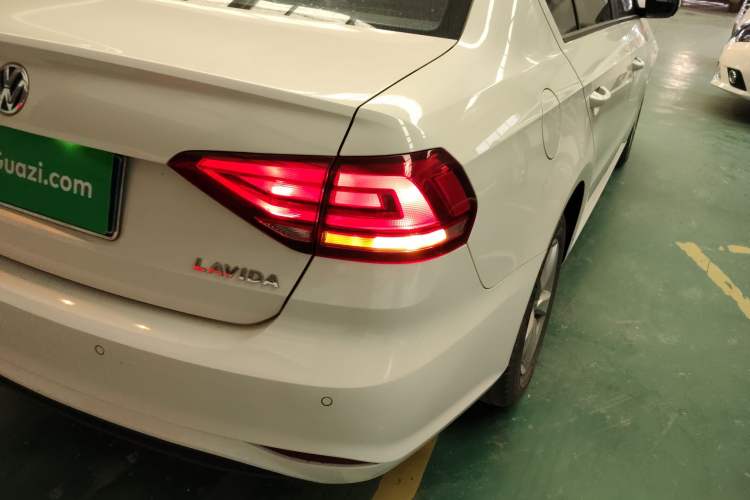 Used Volkswagen Lavida 2019 Lavida Start 1.5L Automatic Trendy Version China VI Standard Right Rear Taillight