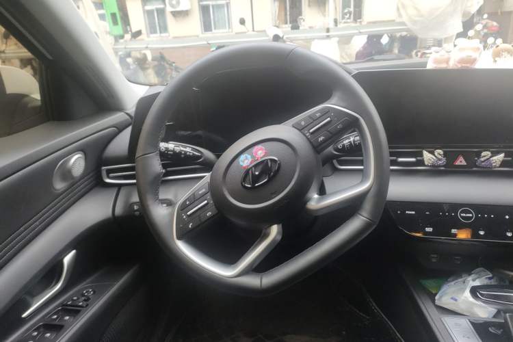 Used Hyundai Elantra 2022 1.5L CVT LUX Prestige Edition
