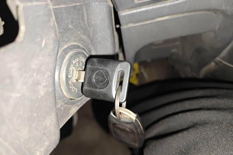 Used Dongfeng Ruichi 2015 2.4L Elite Edition Gasoline 4x4 Standard Trim ZG24
