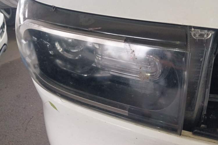 Used SAIC MAXUS Dana V1 2025 V1 Long-Wheelbase High-Roof Cargo Version (50 kWh) Right Front Headlight