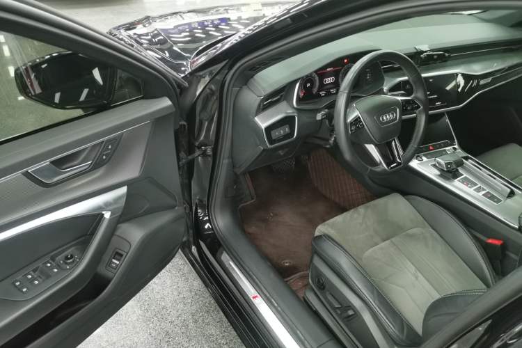 Used Audi A6L 2022 40 TFSI Luxury Dynamic Model
